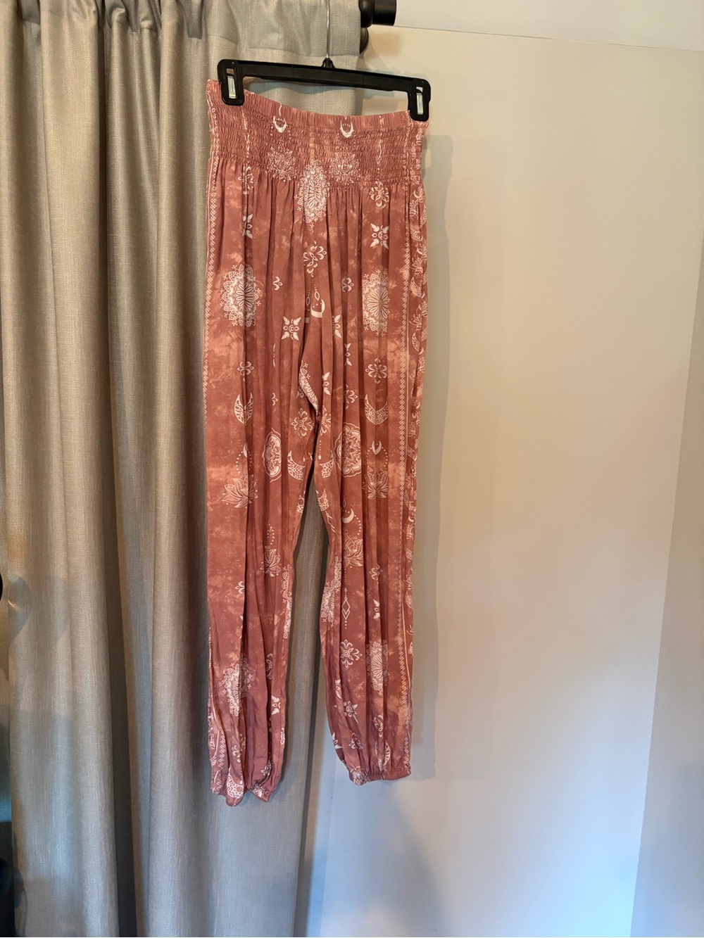 Smocked Waist Printed Harem Joggers in Dusty Rose